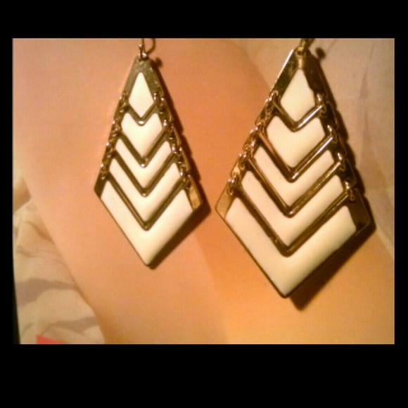 Triangle chevron creme and gold plated earrings