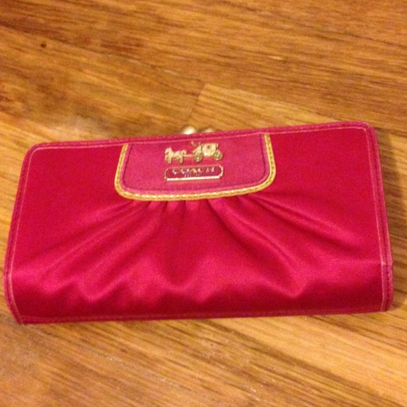 Authentic Coach wallet - Picture 1 of 3