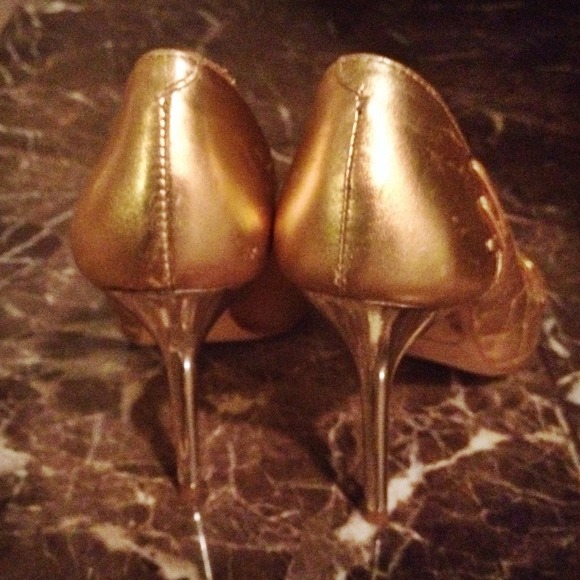 Aldo Gold Pointy Toe Pump - Picture 3 of 4