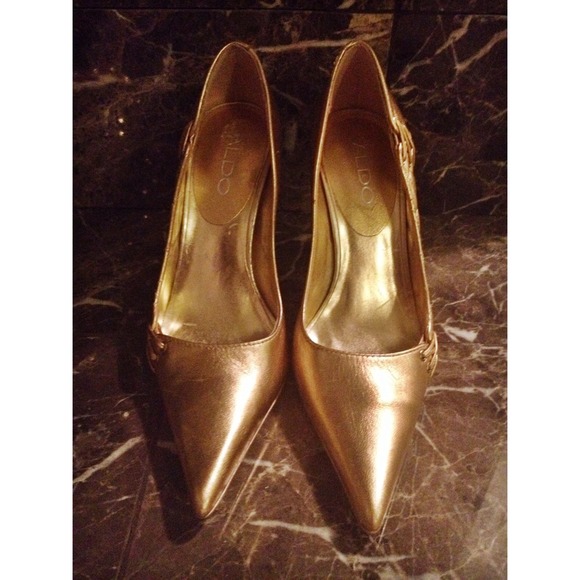 Aldo Gold Pointy Toe Pump - Picture 4 of 4