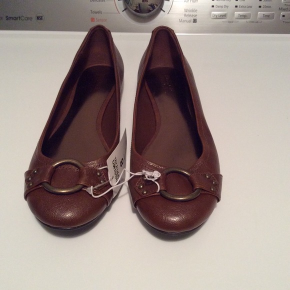 NWOT Mossimo Brown Flats 🎉❤️💕💚💜💙🎉💥💥