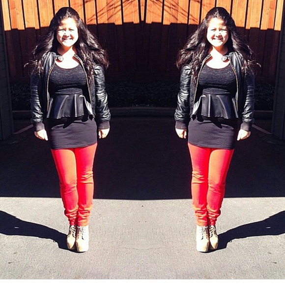 ❌SOLD❌ Lace top with leather peplum - Picture 3 of 3