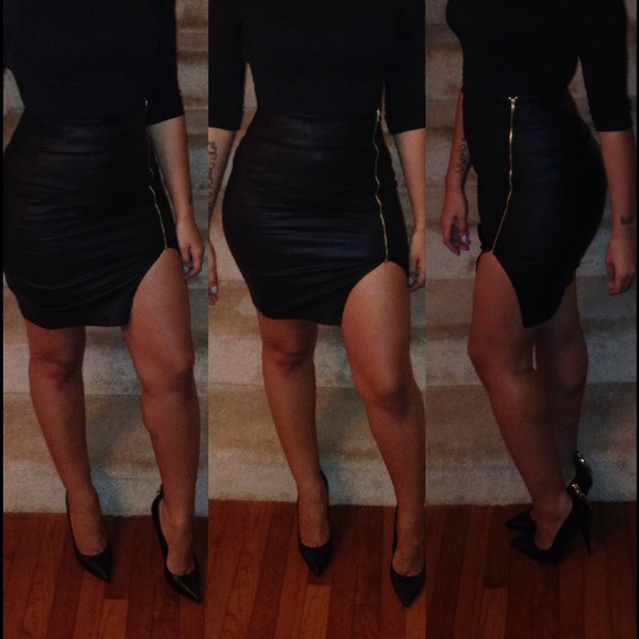 Black faux lether zip skirt