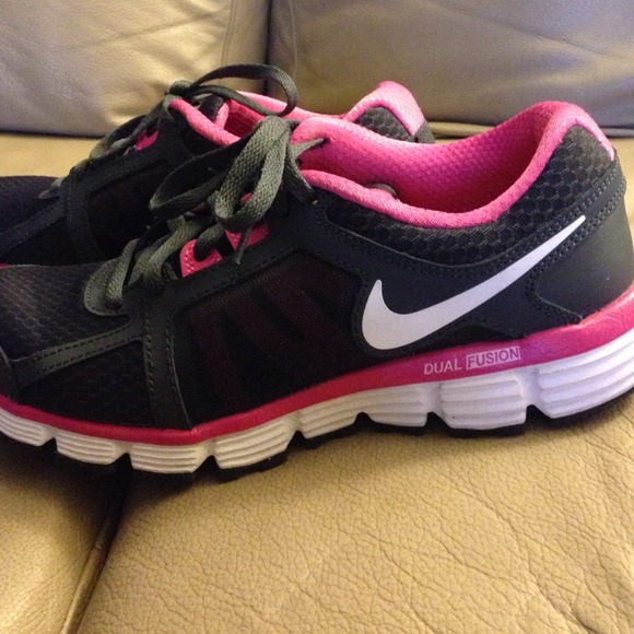 Grey and pink nike dual fusion