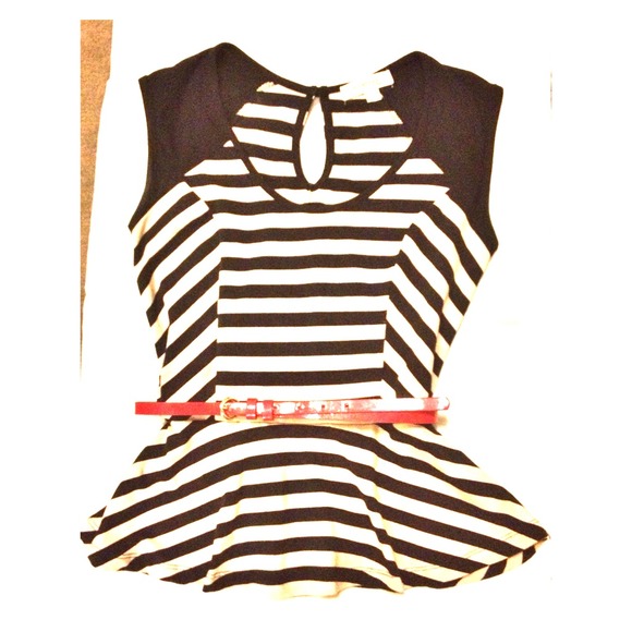 🎉Host Pick🎉Monteau Belted Peplum Top - Picture 1 of 3