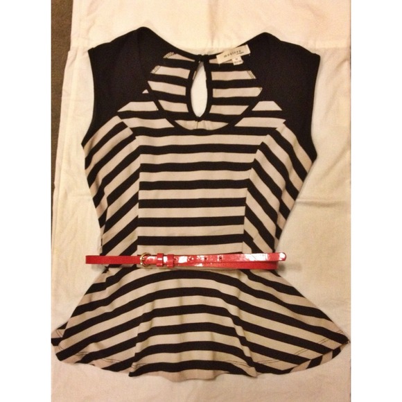 🎉Host Pick🎉Monteau Belted Peplum Top - Picture 2 of 3