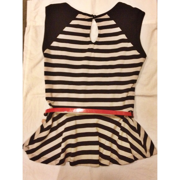 🎉Host Pick🎉Monteau Belted Peplum Top - Picture 3 of 3