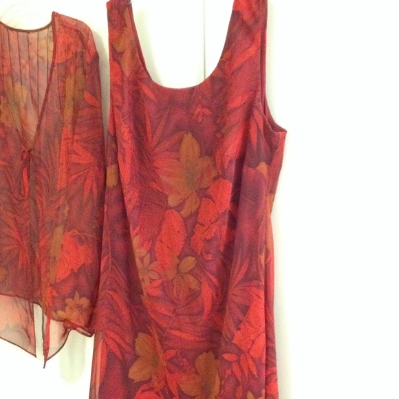 Maxi with Cape - Picture 2 of 4