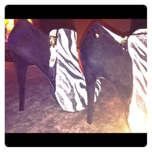 Zebra bootie pumps