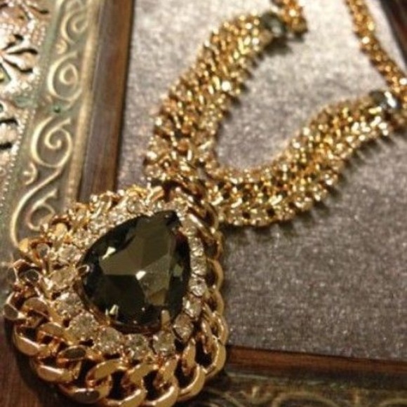 Statement necklace