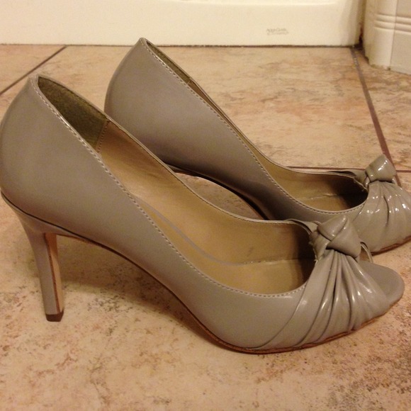 Ann Taylor Factory patent pump in porcini, 8.