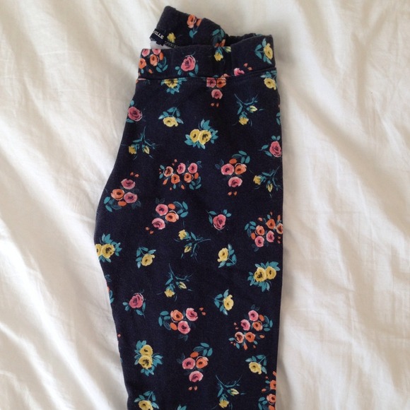 Brandy Melville Floral Leggings