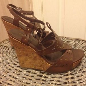 🌺Brown wedge sandals with gold accents🌺❤️Sexy❤️