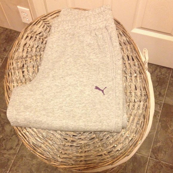 💋NWOT Gray Puma Capri sweats💋 Never Worn!!