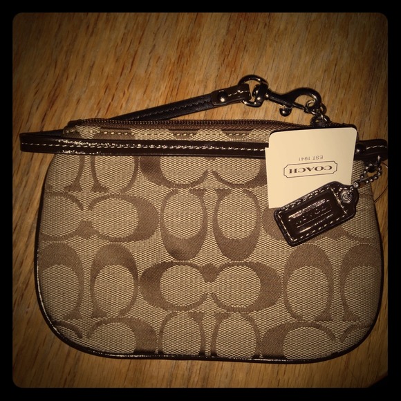 NWT coach wristlet in mahogany!