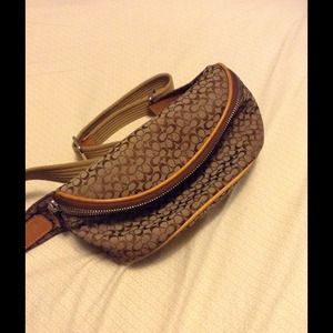 ⬇ REDUCED ⬇ Authentic Signature Coach Fanny Pack