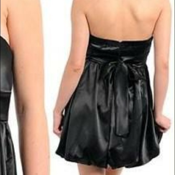 👑Black Satin Like Dress - Medium (Clearance) - Picture 2 of 4