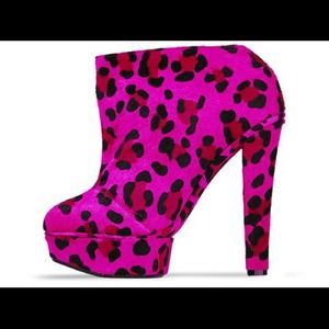 HOT!! Pink Senso Cheetah heel