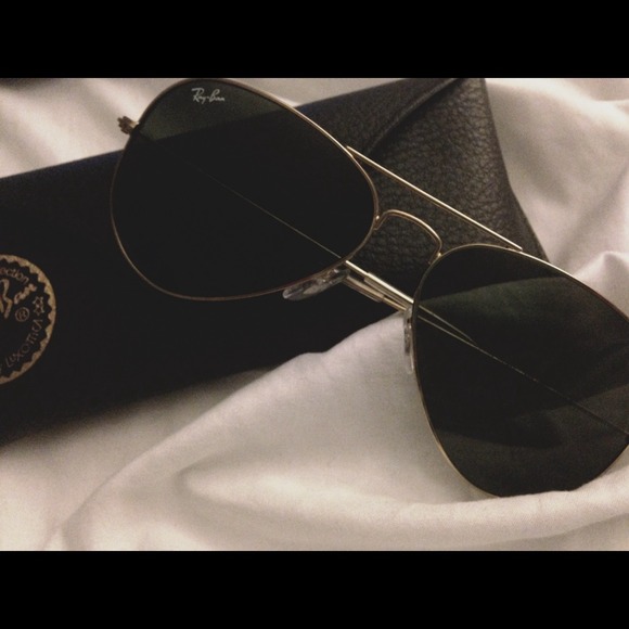 ❌Traded❌ Authentic Gold Ray-Ban Aviator Sunglasses - Picture 1 of 2