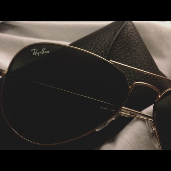 ❌Traded❌ Authentic Gold Ray-Ban Aviator Sunglasses - Picture 2 of 2