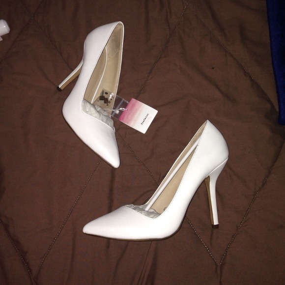 Zara heels white basicpumps size 8 Zara shoes