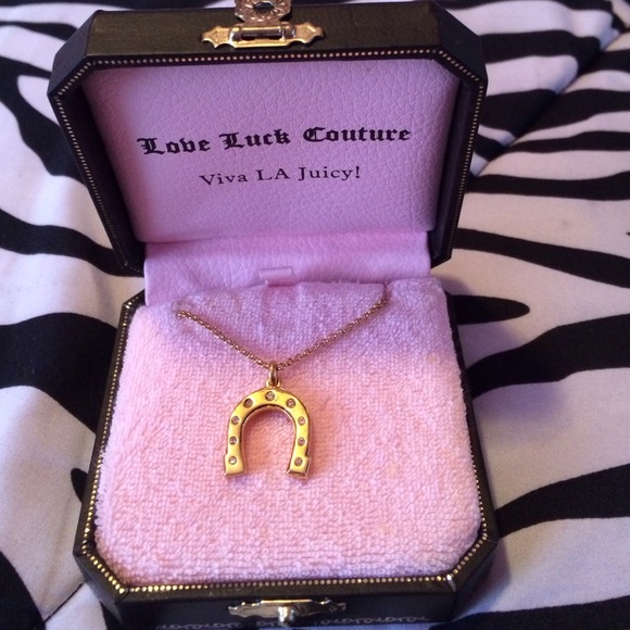 Juicy couture necklace 😊