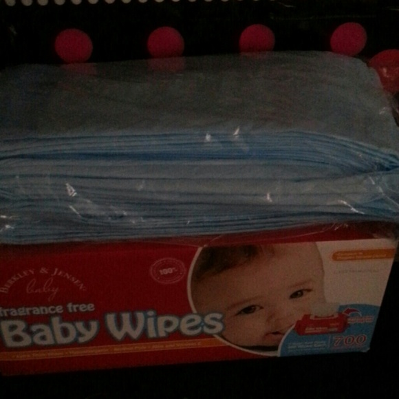 Baby wipes/ under padding