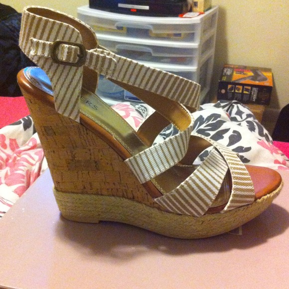 Tan platform sandals Sz 10