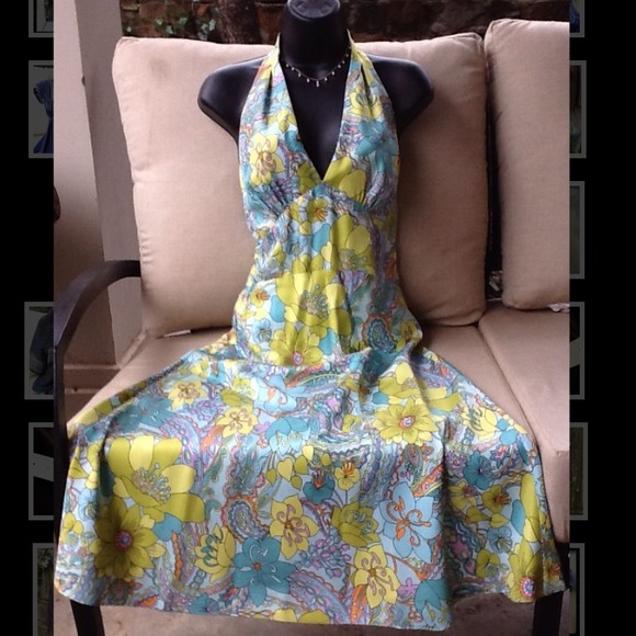 NOT AVAILABLE…Laundry by Shelli Segal Silk Halter Dress Size 6