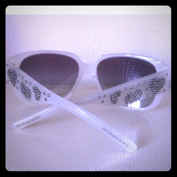 ❤️Hold❤️Burberry Sunnies NWOT