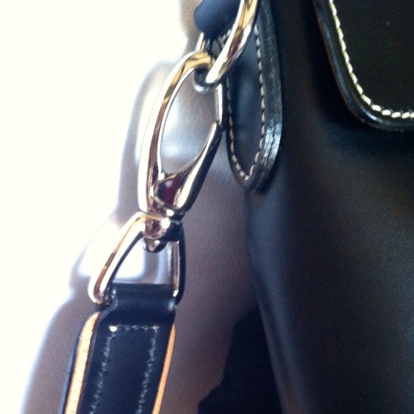 Dooney & Bourke Black PARaSOLE bag - Picture 2 of 4