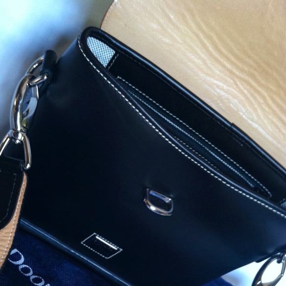 Dooney & Bourke Black PARaSOLE bag - Picture 3 of 4