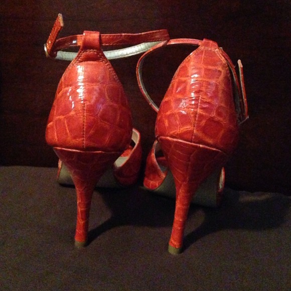 FIONI Faux Gator Heels - Picture 3 of 4