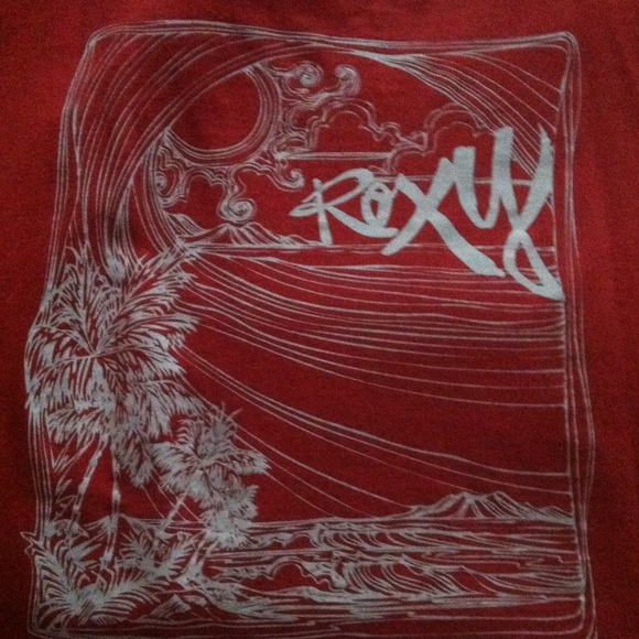 Roxy tee. Med fits more like a large
