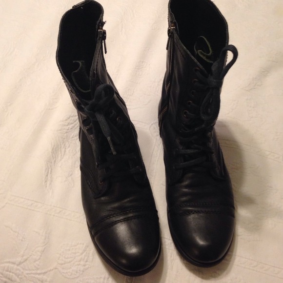 Steve Madden Shoes - Steve Madden troopa combat boots sz 8 super cute