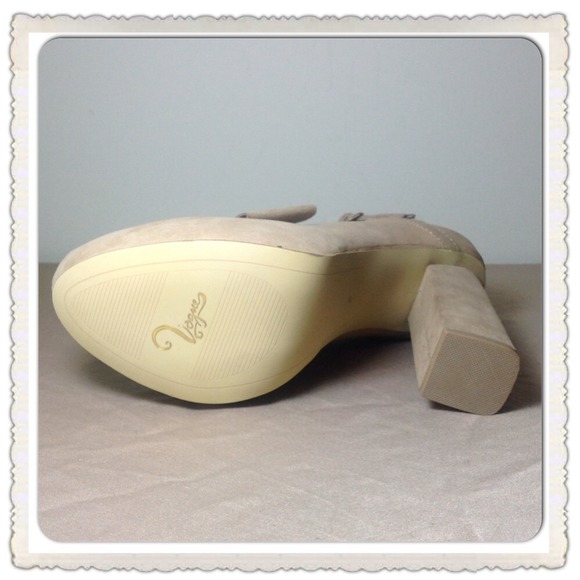 🌹SALE🌹Vogue Nude Suede PlatformPump - Picture 3 of 4
