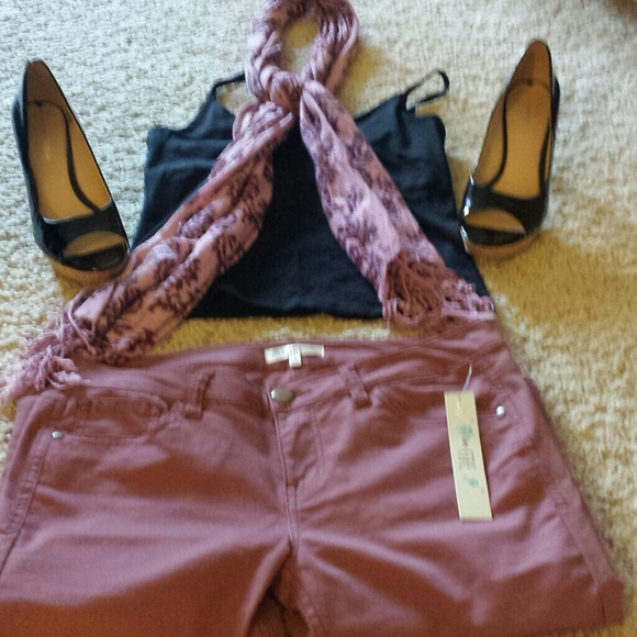 🌻 traded 🌻Skinny jeans  , new with tags attach