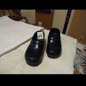 59 Dansko Clogs in black