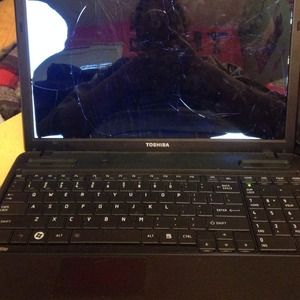 *BROKEN* Toshiba laptop w/ charger