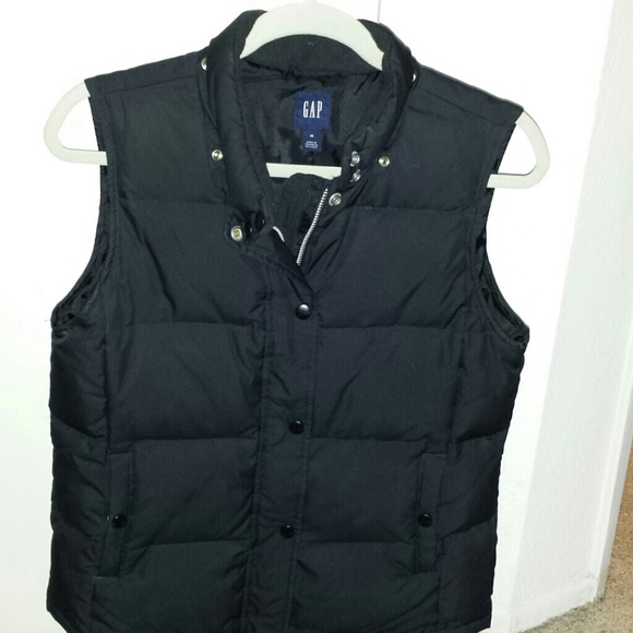 *traded* Gap down vest , black.