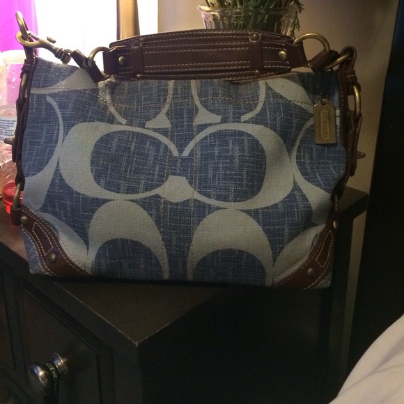 💯% Authentic Coach Carly Signature 10619