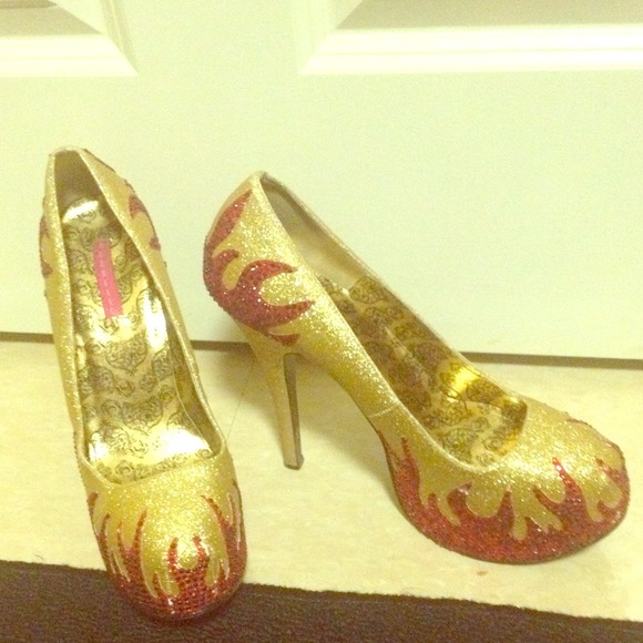 Bordello flame pumps size 10