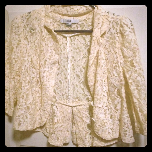 Laced cream 3/4 sleeve blazer