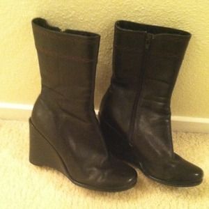 Black mid-calf wedge boot!