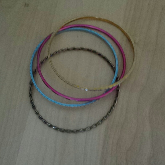 A set of 6 bangles