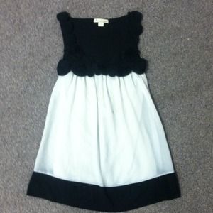 White and black sleaveless blouse