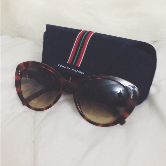 Cat-eye sunglasses