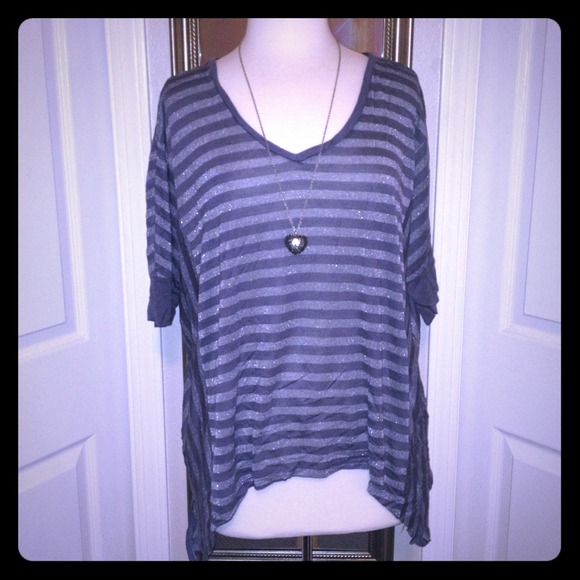 🚫SOLD🚫Cute baggy top!