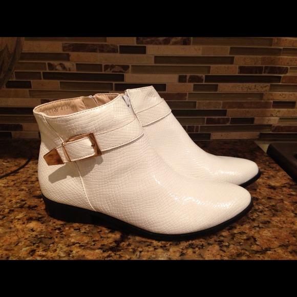 Boohoo White Leatherette Bootie Snakeskin Pattern - Picture 2 of 4
