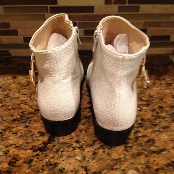 Boohoo White Leatherette Bootie Snakeskin Pattern - Picture 3 of 4